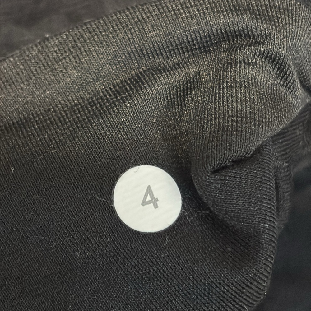Lululemon Size 4 Wunder Under Crop - Picture 7 of 7